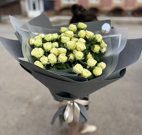 Букет Белые кустовые розы Солинеро в Захарьино
