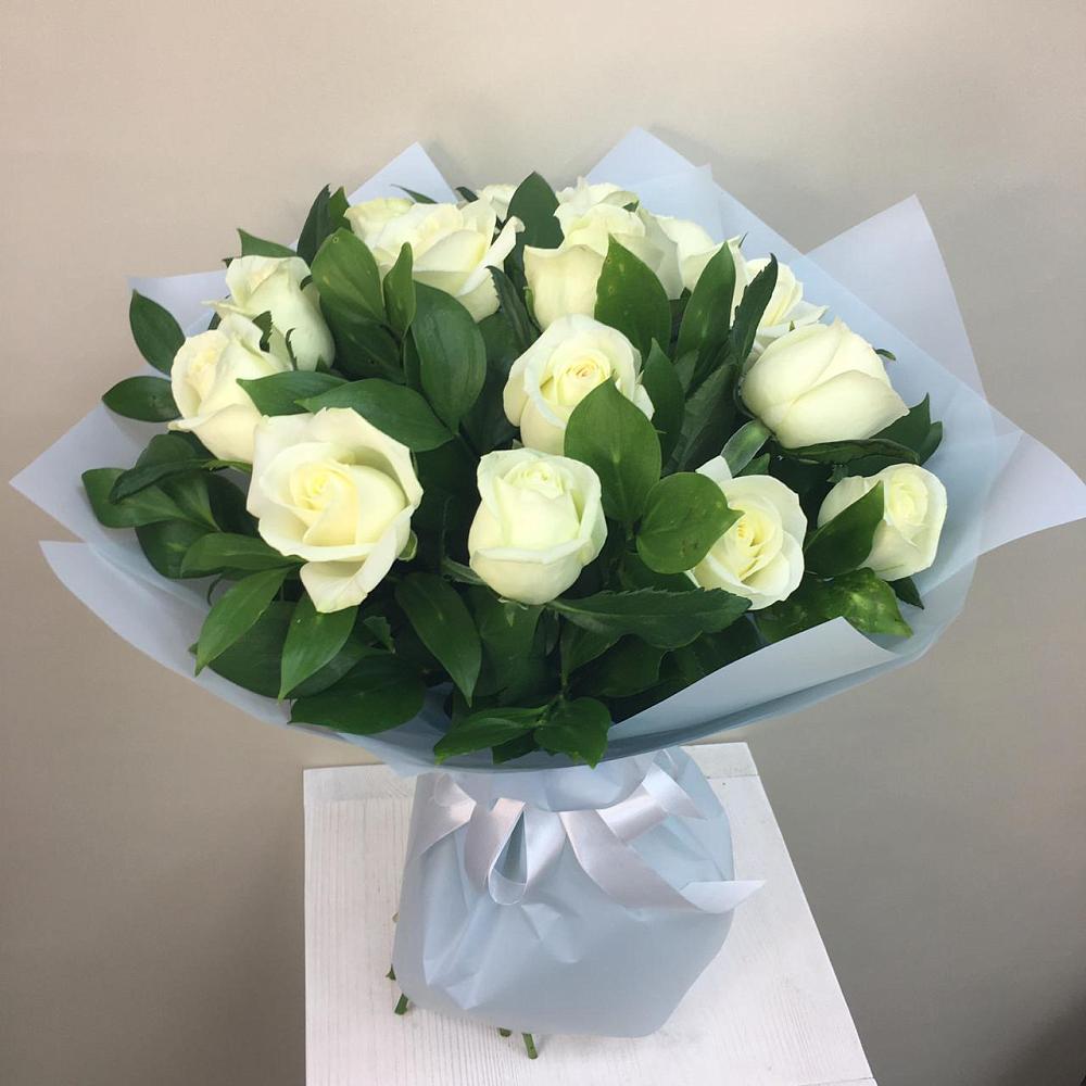 Букет 15 Белых роз Проуд в Захарьино