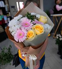 Букет цветов из:  Герберы, Розы и Хризантемы в Захарьино