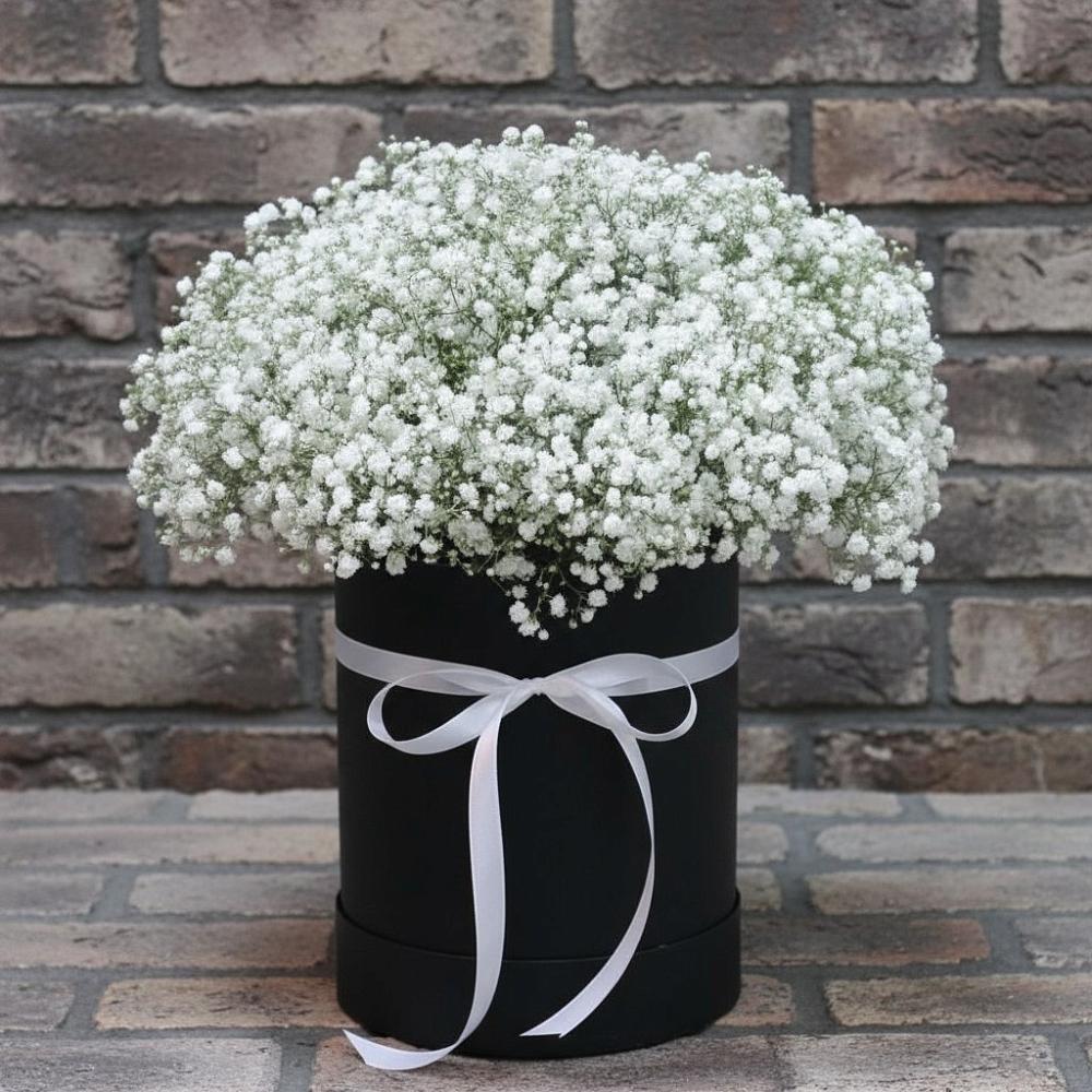 Цветочная композиция из Гипсофила в шляпной коробке в Захарьино