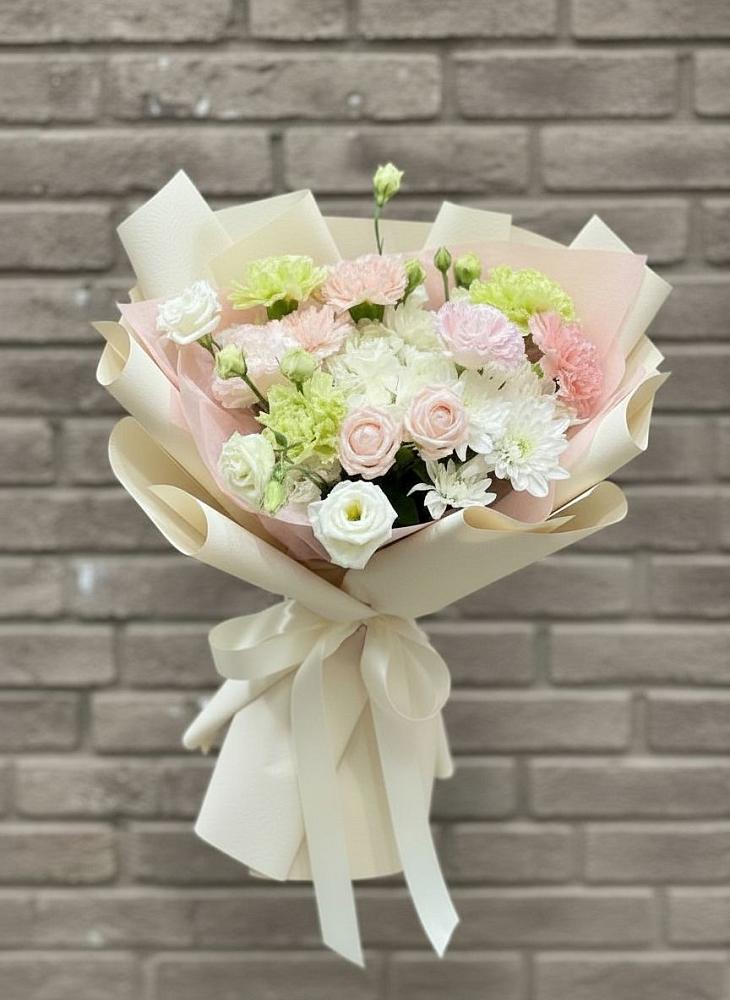 Букет цветов из: Гвоздики, Розы, Лизиантусы и Хризантемы в Захарьино