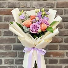 Букет цветов из:  Лизиантусы и Розы в Захарьино