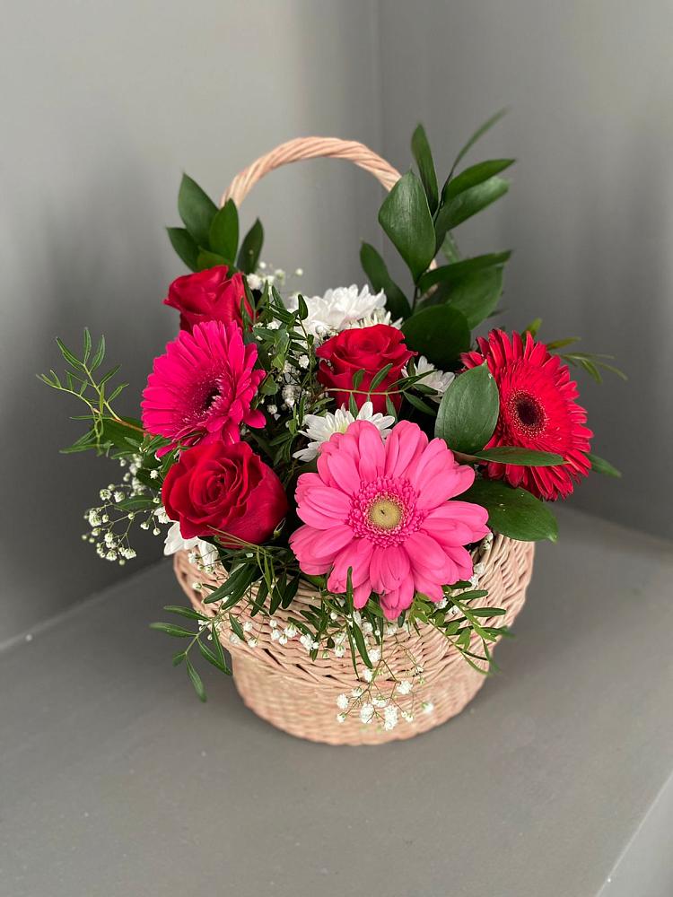 Цветочная композиция из Розы, Хризантемы и Герберы в корзине в Захарьино