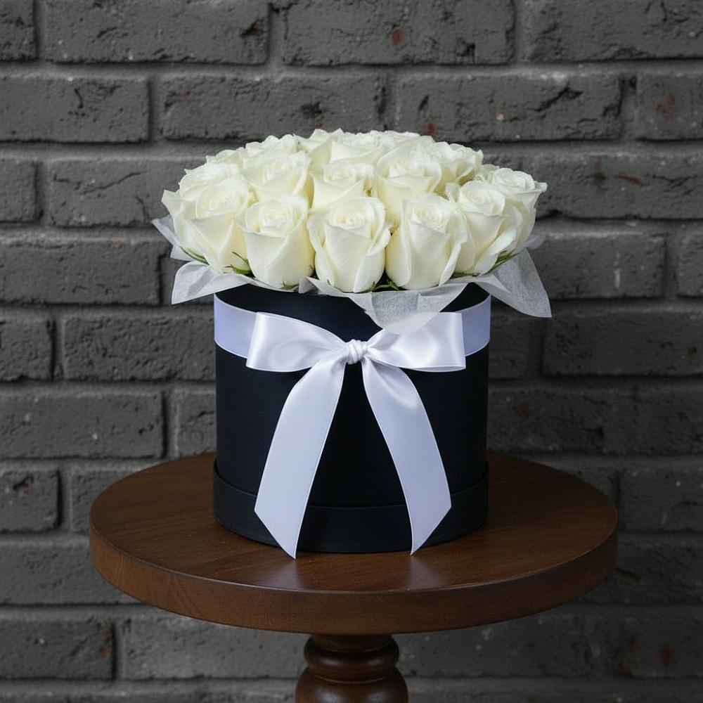 Цветочная композиция из Розы в шляпной коробке в Захарьино