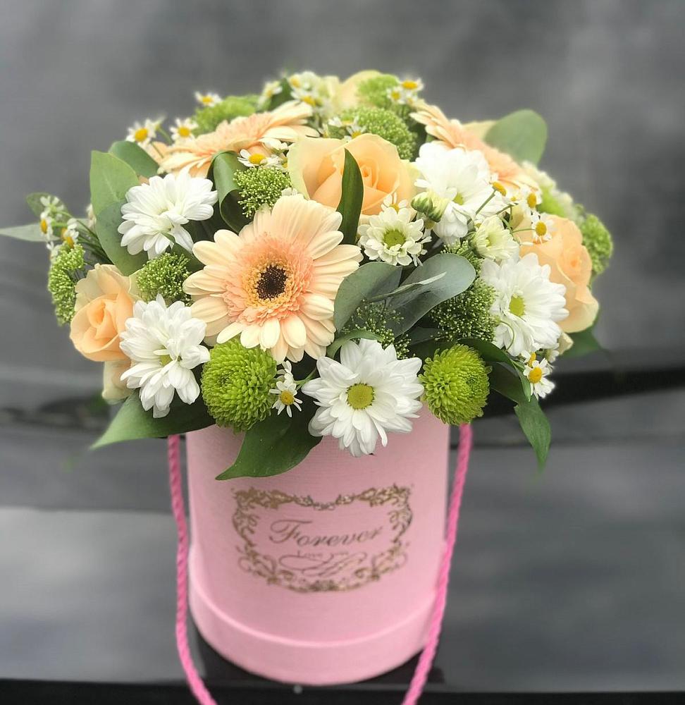 Цветочная композиция из Розы, Герберы и Хризантемы в шляпной коробке в Захарьино