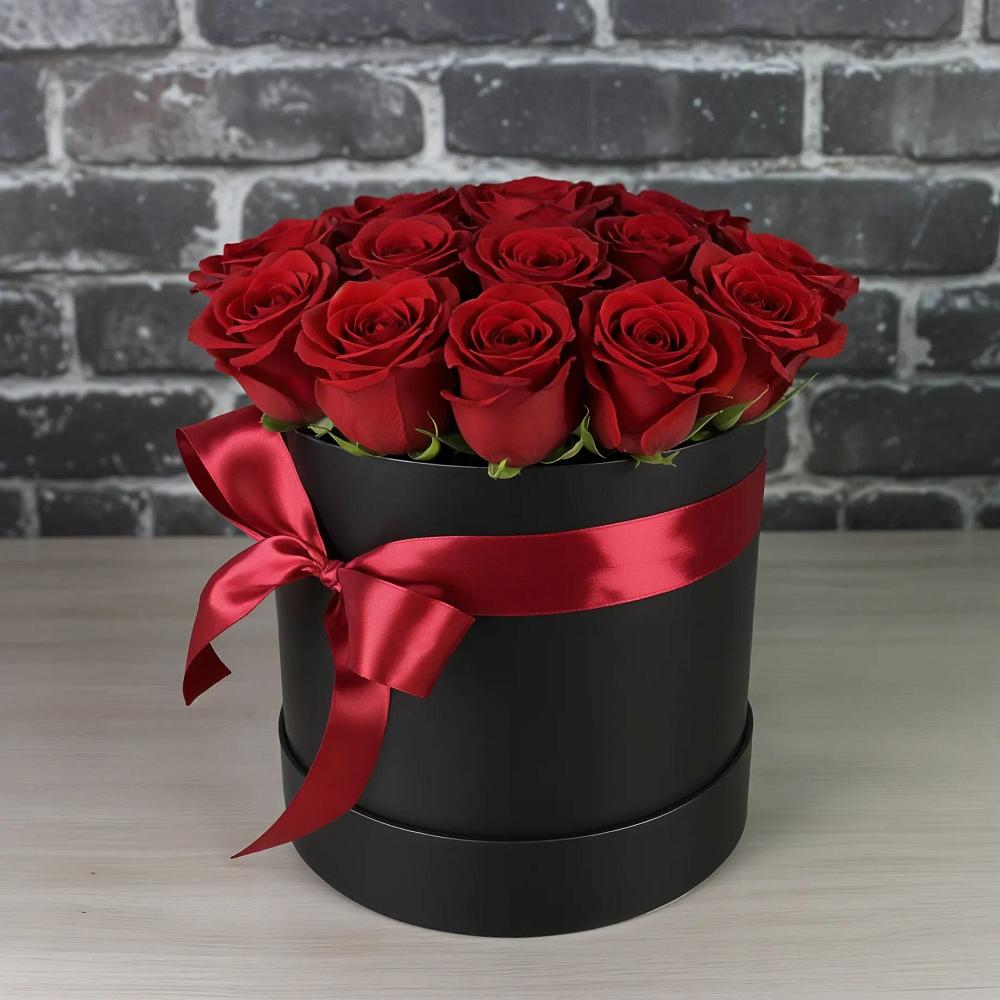 Цветочная композиция из Розы в шляпной коробке в Захарьино