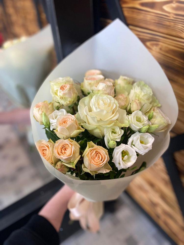 Букет цветов из: Розы и Лизиантусы в Захарьино