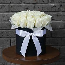 Цветочная композиция из Розы в шляпной коробке в Захарьино